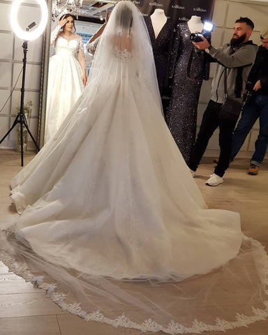Langärmliges Spitzen-Brautkleid in Übergröße im Angebot