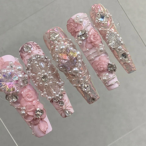 BallerinaCarefully designed pure handmade press-on gel nails