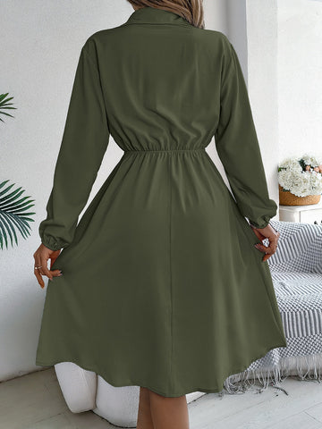 Langärmliges Midikleid mit Kragen und Taschen