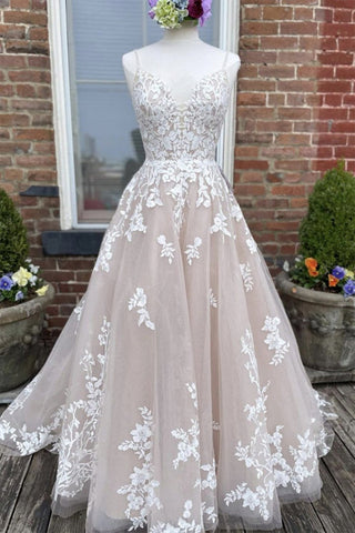 Bodenlanges Brautkleid mit Applikationen