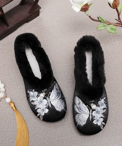 Flache Schuhe im chinesischen Stil mit roter, flauschiger Wollfütterung und Stickerei