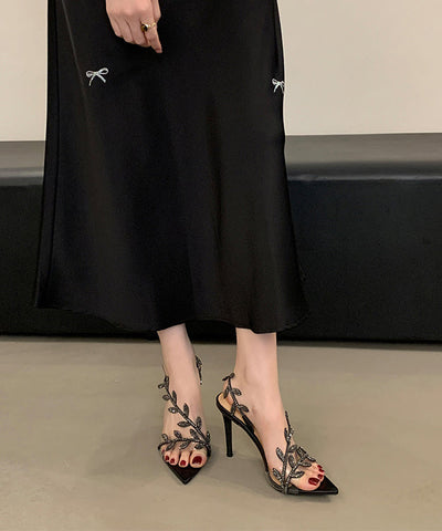 Goldfarbene Stiletto-Sandalen mit Zirkonia-Spleißen und Peep-Toe