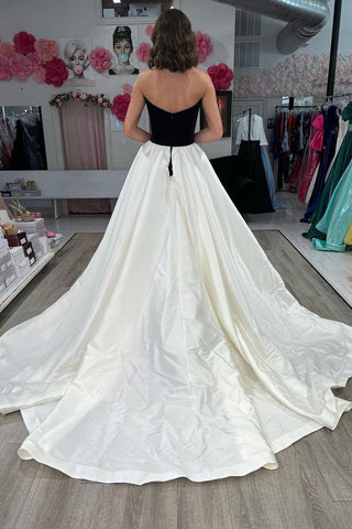 Club Chic A-Linie, trägerlos, schwarz-weiß, langes Ballkleid mit Schleppe