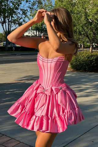 Trendy Black Strapless A-Line Satin Short Homecoming Dress with Bow
