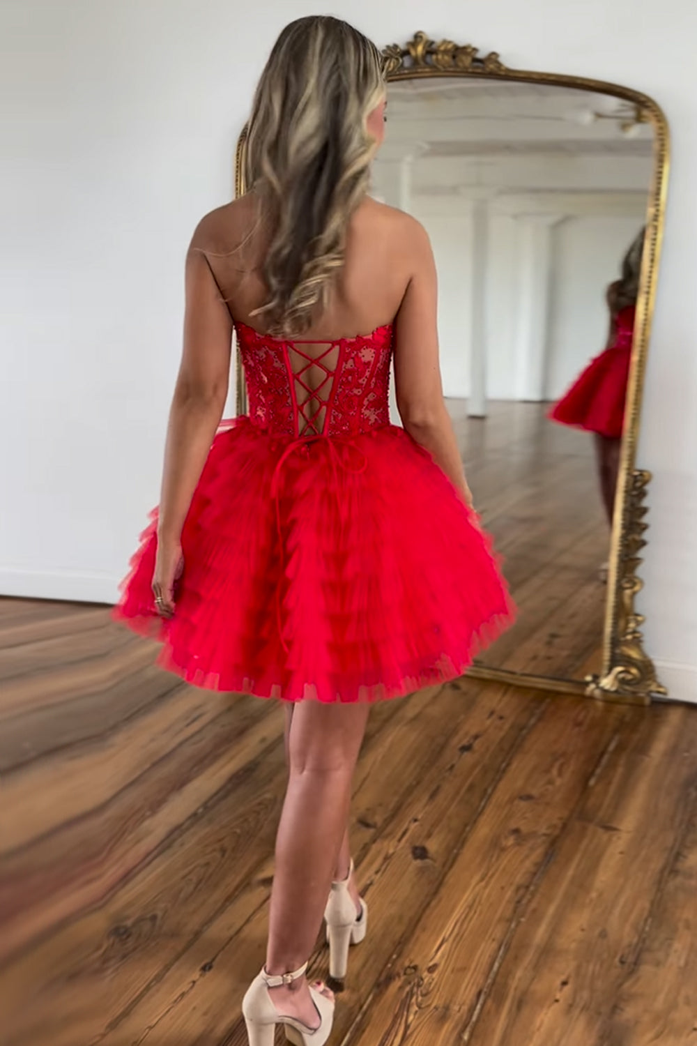 Red Sweetheart A-Line Tulle Tiered Short Homecoming Dress with Appliques