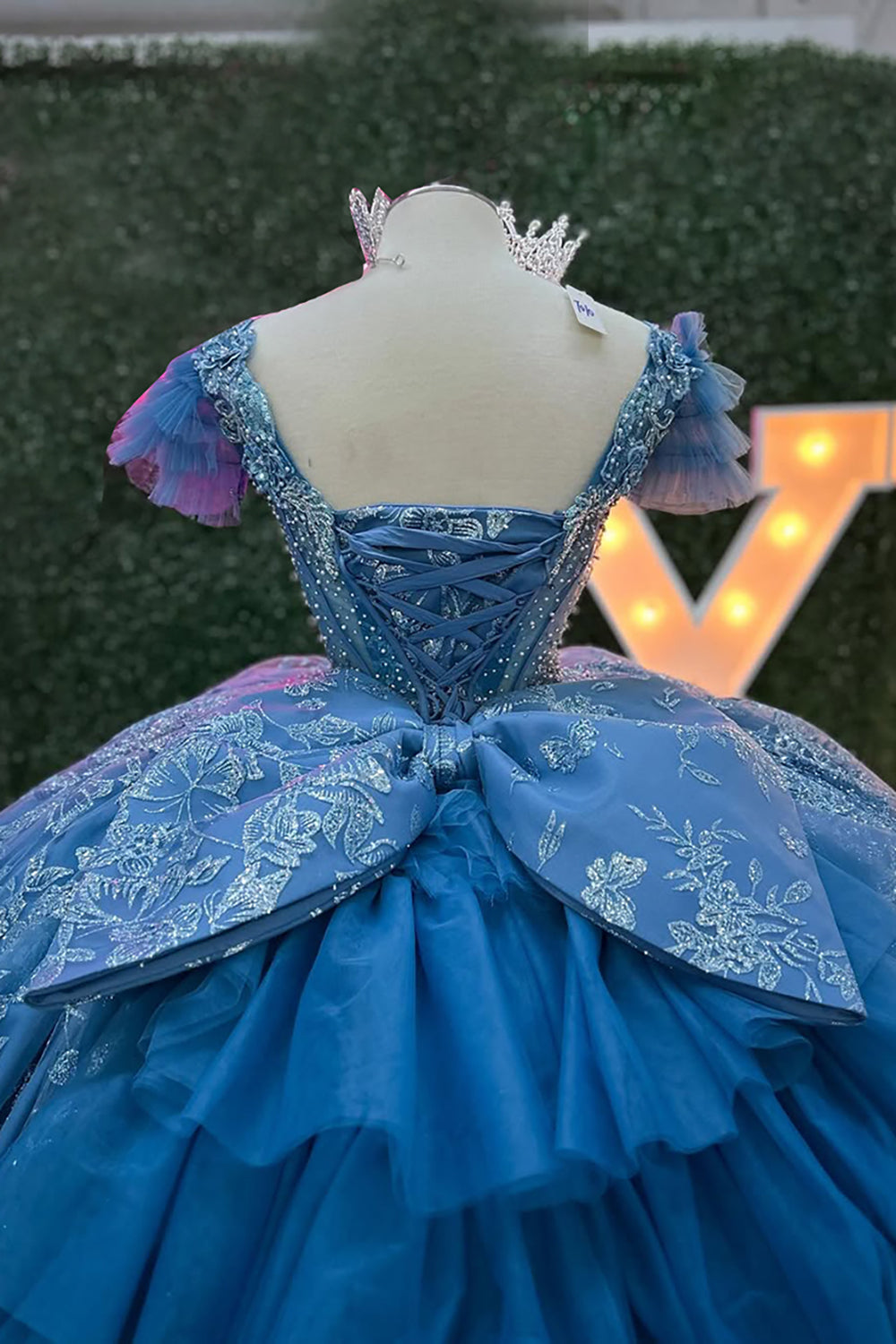 Grey Blue V-Neck Short Seeves Princess Appliqued Quinceanera Dress with Train