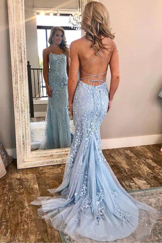 Ballkleid mit Spaghettiträgern und Applikationen