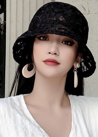 Modischer schwarzer Bucket Hat mit Blumenspitze und Hohlsaum