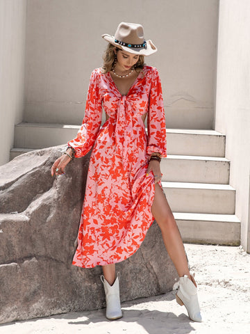 Bedrucktes, langärmliges Midi-Strandkleid mit Cut-outs und Bindeband