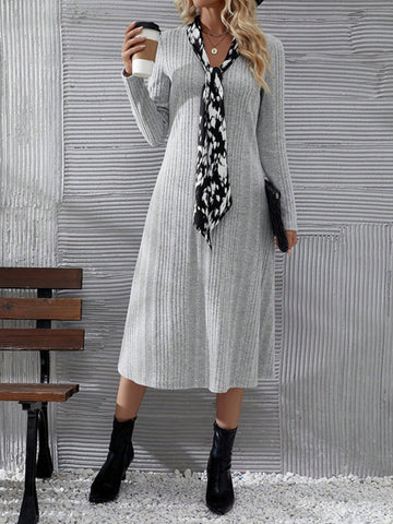 Langärmliges Midikleid fürs Büro