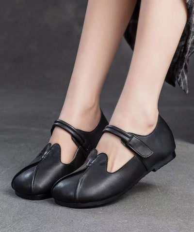 Flache Schuhe im Retro-Ethno-Stil aus braunem Schaffell mit weicher Sohle