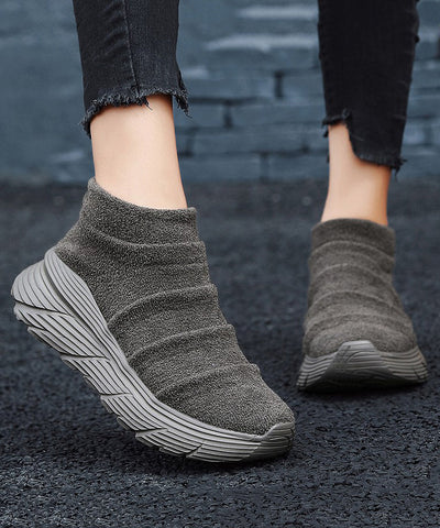Kaffeefarbene, weiche, flache Schuhe mit Spleißplattform