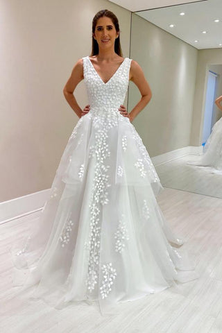 Fabulous Floor-Length A-Line V-Neck Sleeveless Tulle Wedding Dresses with Appliques