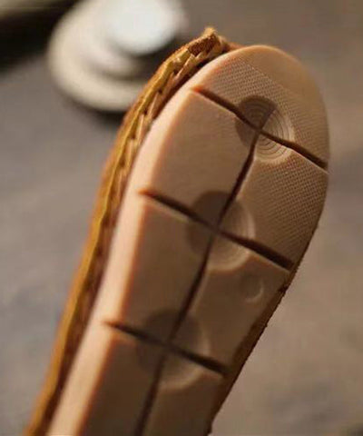 Neue flache Schuhe aus Rindsleder mit Schnallenriemen in Khaki