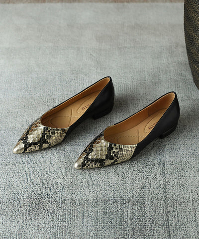 Schwarze flache Schuhe für Frauen Schaffell schöne Spleißen spitze Zehen