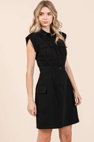 Mini-Resort-Kleid mit halblangem Knopf und Cargotasche