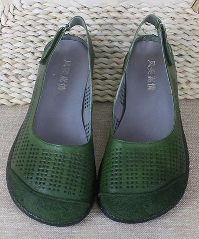 Bequeme grüne flache Sandalen handgefertigt aus Rindsleder aushöhlen