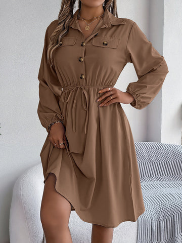 Langärmliges Midikleid mit Kragen und Taschen