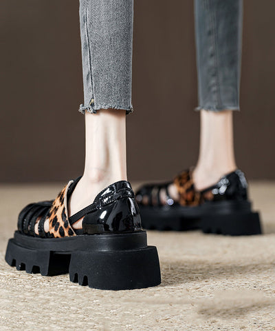 Plateau-Sandalen mit schwarzem Leopardenmuster und römischen Sandalen 2025, neues ausgehöhltes Design
