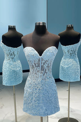 Kurzes, figurbetontes Homecoming-Kleid mit Herzausschnitt und Applikationen