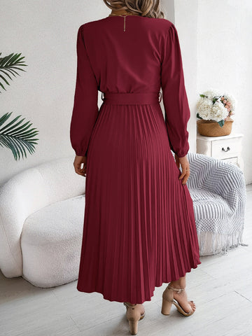 Plissiertes, gebundenes Midikleid mit V-Ausschnitt und langen Ärmeln