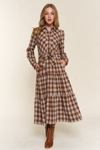Kariertes, gestuftes Midi-Hemdkleid