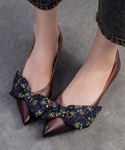 Handgemachte flache Schuhe mit weicher Sohle und spitzer Spitze im Retro-Stil in Kamelbraun