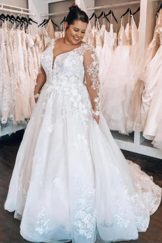 Langärmliges Brautkleid in Übergröße mit Spitzenapplikationen