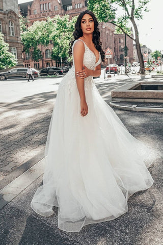 Bmbridal V-Neck Sleeveless Wedding Dress Tulle With Appliques Lace