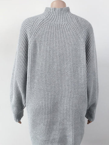 Pulloverkleid mit Rollkragen und überschnittenen Schultern