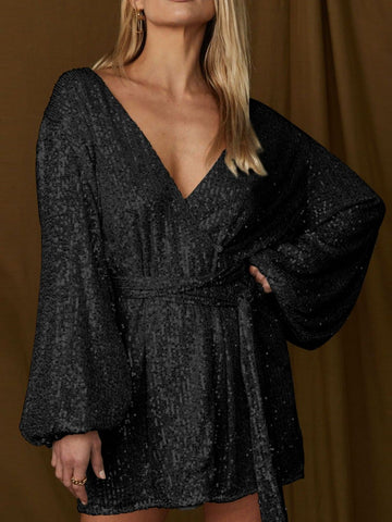 Mini-Cocktailkleid mit Pailletten und Bindegürtel