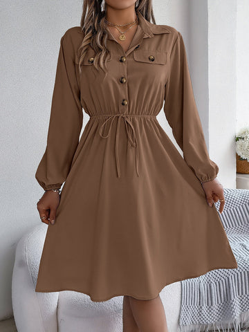 Langärmliges Midikleid mit Kragen und Taschen