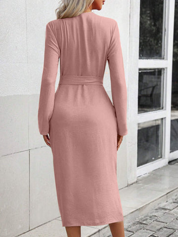 Kleid mit Kragen und Rolllaschenärmeln