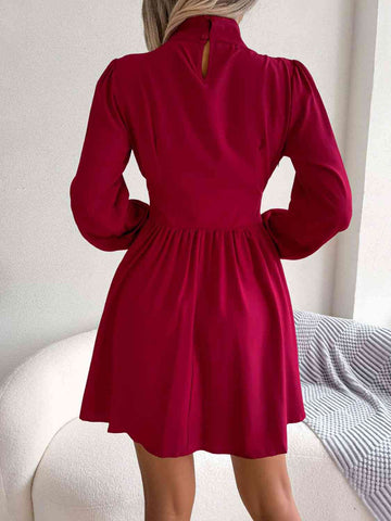Minikleid zum Abendessen im Resort-Stil mit Kragen