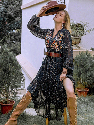 Langärmliges Midikleid mit Stickerei und Polka Dots zum Binden am Hals