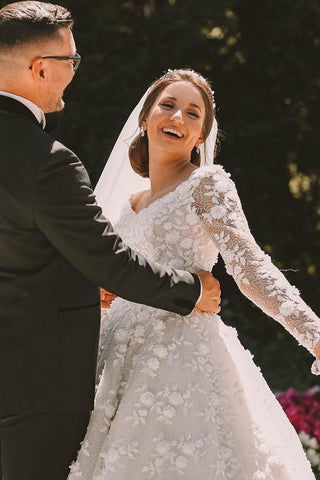 Long Sleeves V-Neck Ball Gown Wedding Dress With Appliques