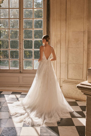 Sleeveless A-Line Tulle Wedding Dress With Appliques