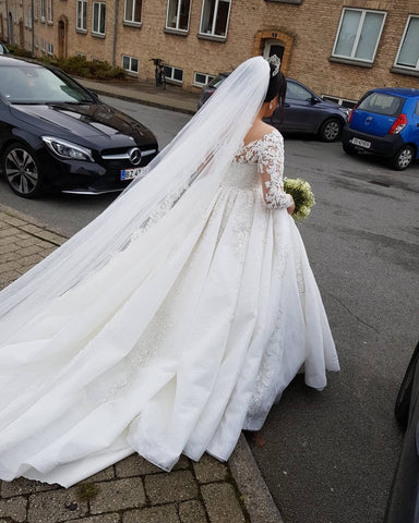 Langärmliges Spitzen-Brautkleid in Übergröße im Angebot