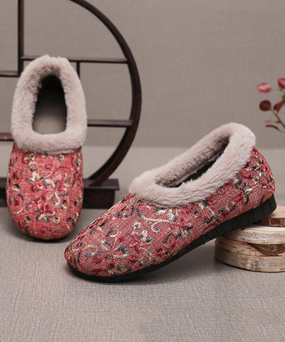 Bequeme beigefarbene flache Schuhe mit Stickerei und flauschiger Wolle
