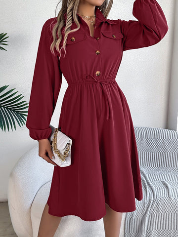 Langärmliges Midikleid mit Kragen und Taschen