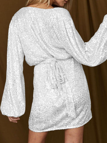 Mini-Cocktailkleid mit Pailletten und Bindegürtel