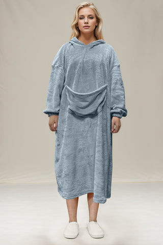 Großes Midi-Loungekleid mit Kapuze und Taschen