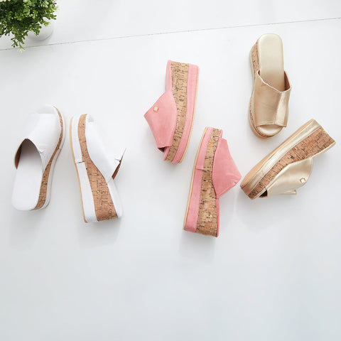 Bequeme Slip-on-Sandalen mit Kork-Fußbett und Plateau-Keilabsatz