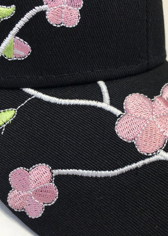 Neue Boho-Baseballkappe mit Blumenstickerei in Schwarz