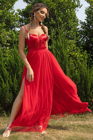 Rotes Abendkleid mit herzförmigem Ausschnitt