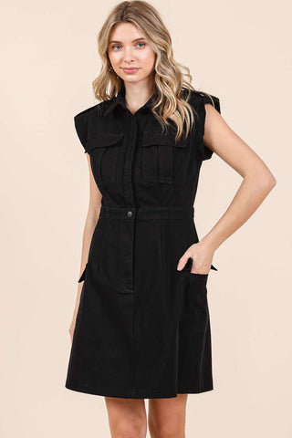 Mini-Resort-Kleid mit halblangem Knopf und Cargotasche
