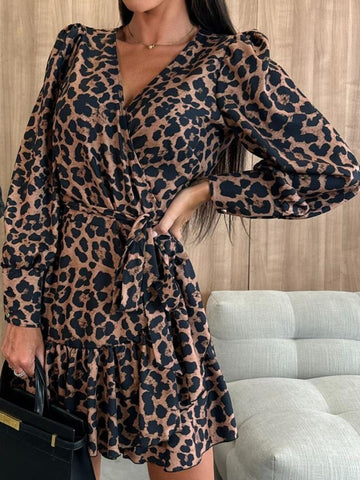 Langärmliges Kleid mit Leopardenmuster und Bindeband