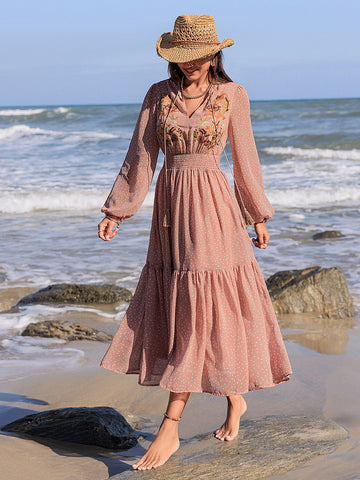 Langärmliges Midikleid mit Stickerei und Polka Dots zum Binden am Hals
