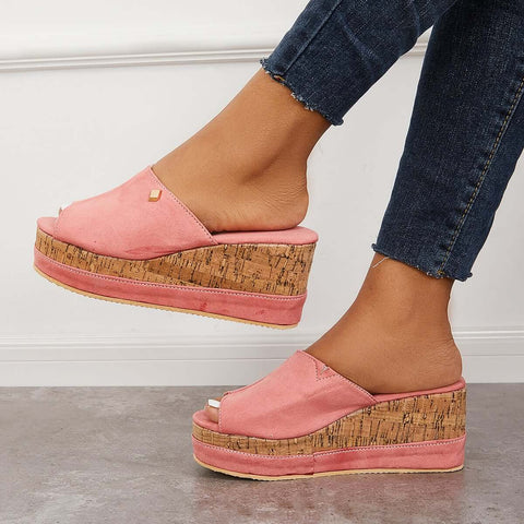Bequeme Slip-on-Sandalen mit Kork-Fußbett und Plateau-Keilabsatz