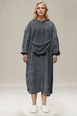 Großes Midi-Loungekleid mit Kapuze und Taschen